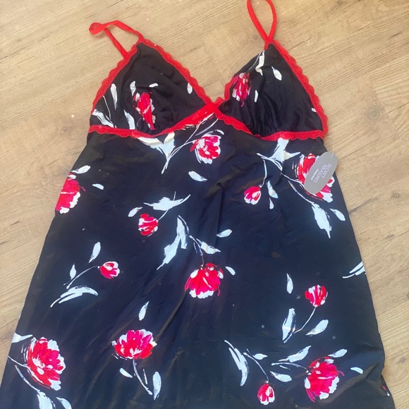 Buy all 4  nightgown
New with tags 
XL (16-18) - Picture 10 of 11